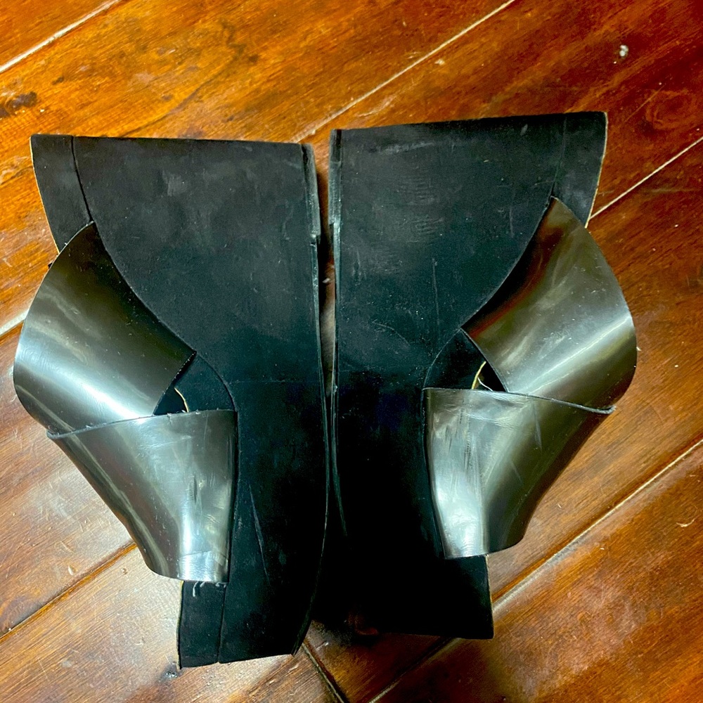 Metalic - Picture 2 of 3